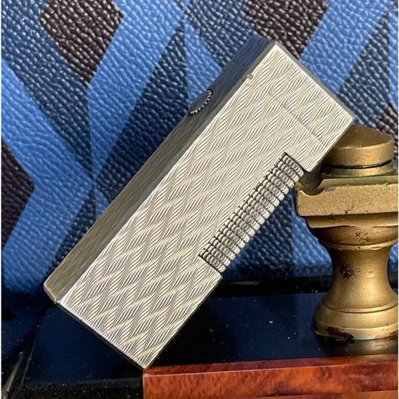 Dunhill rollagas lighter silver-rare chevron printmodel great working condition - Picture 2 of 4